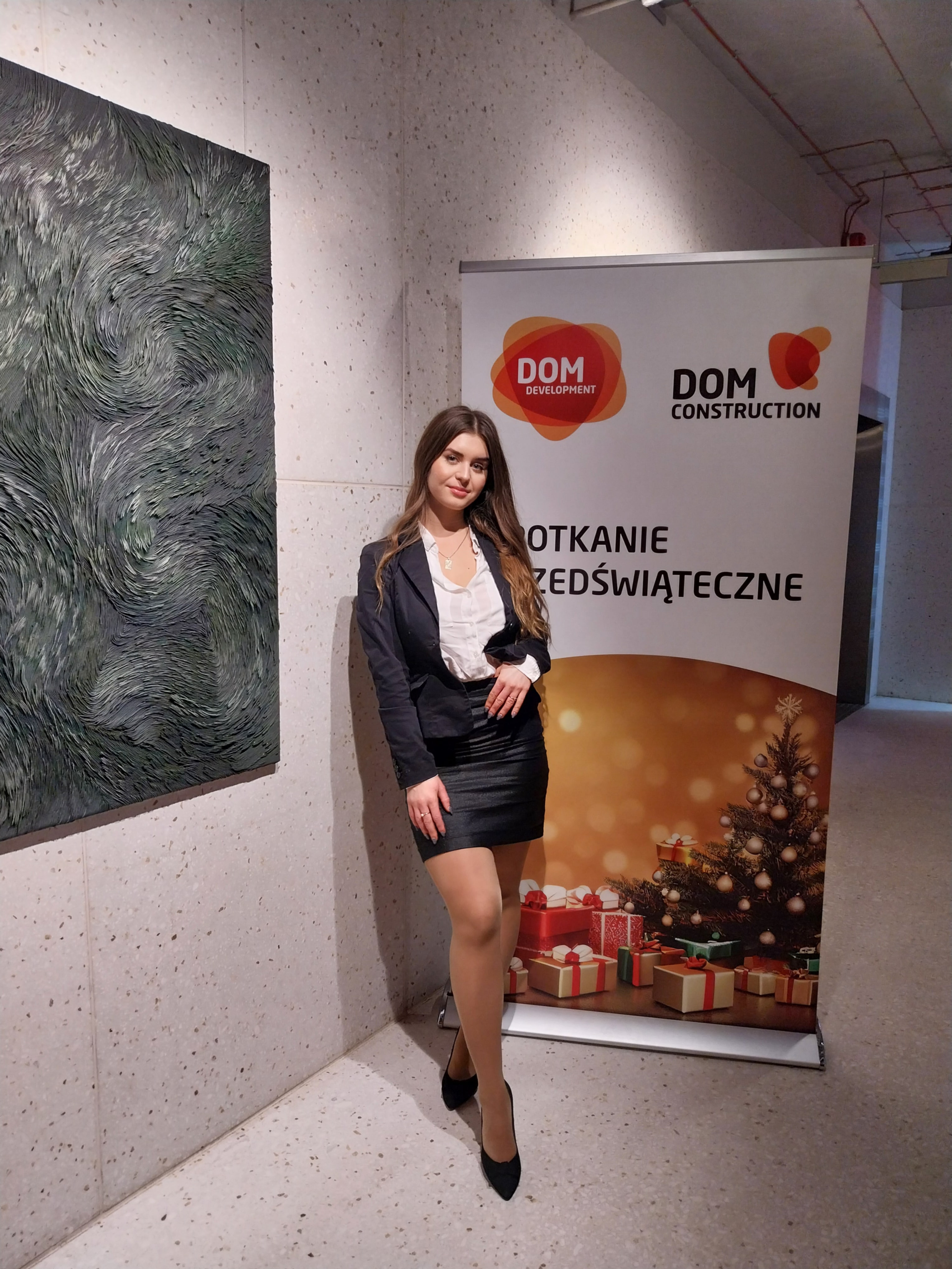 Hostessa na spotkaniu świątecznym